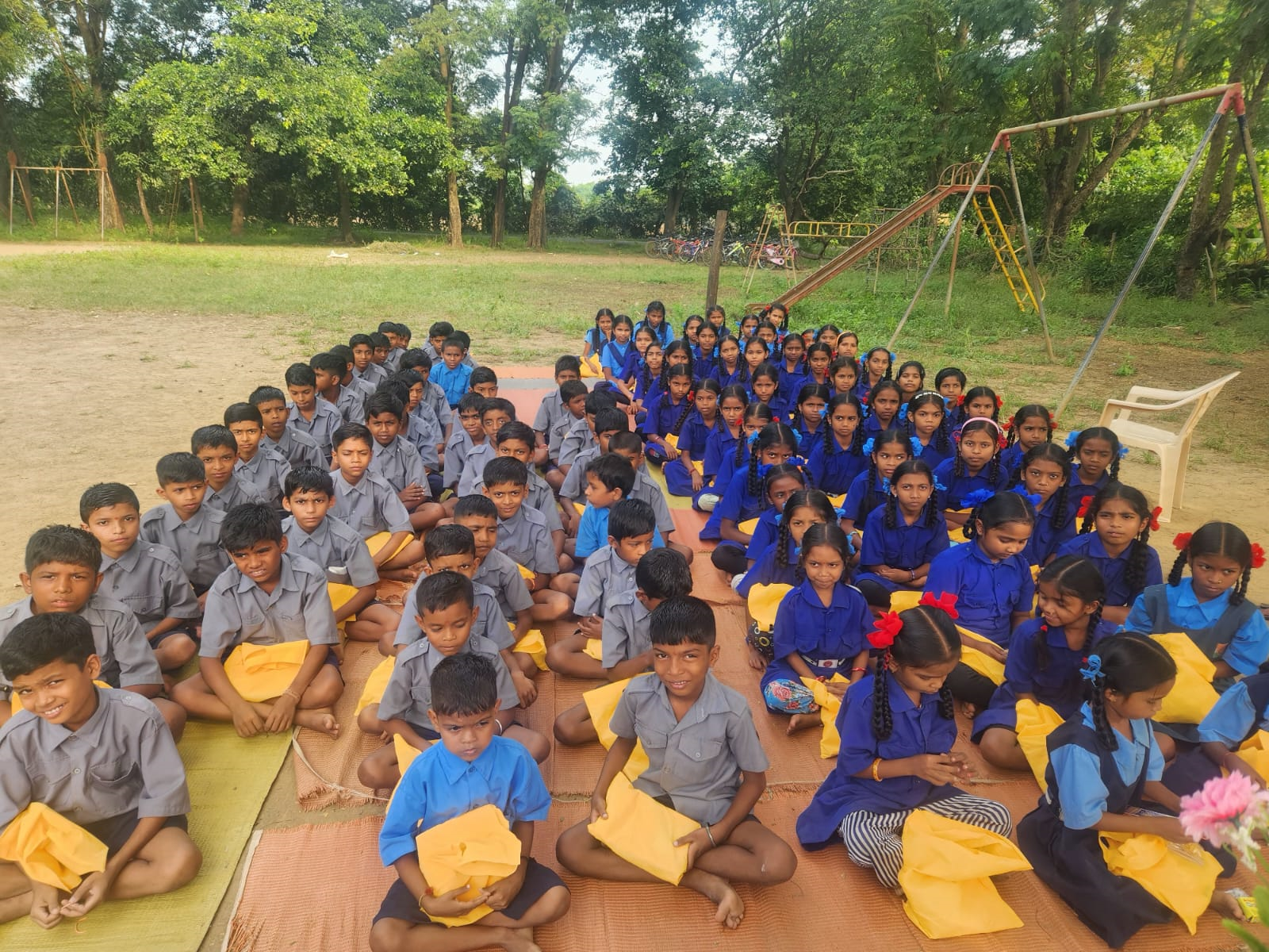 satyadatta-gurukul-event-diwali-gift-distribution